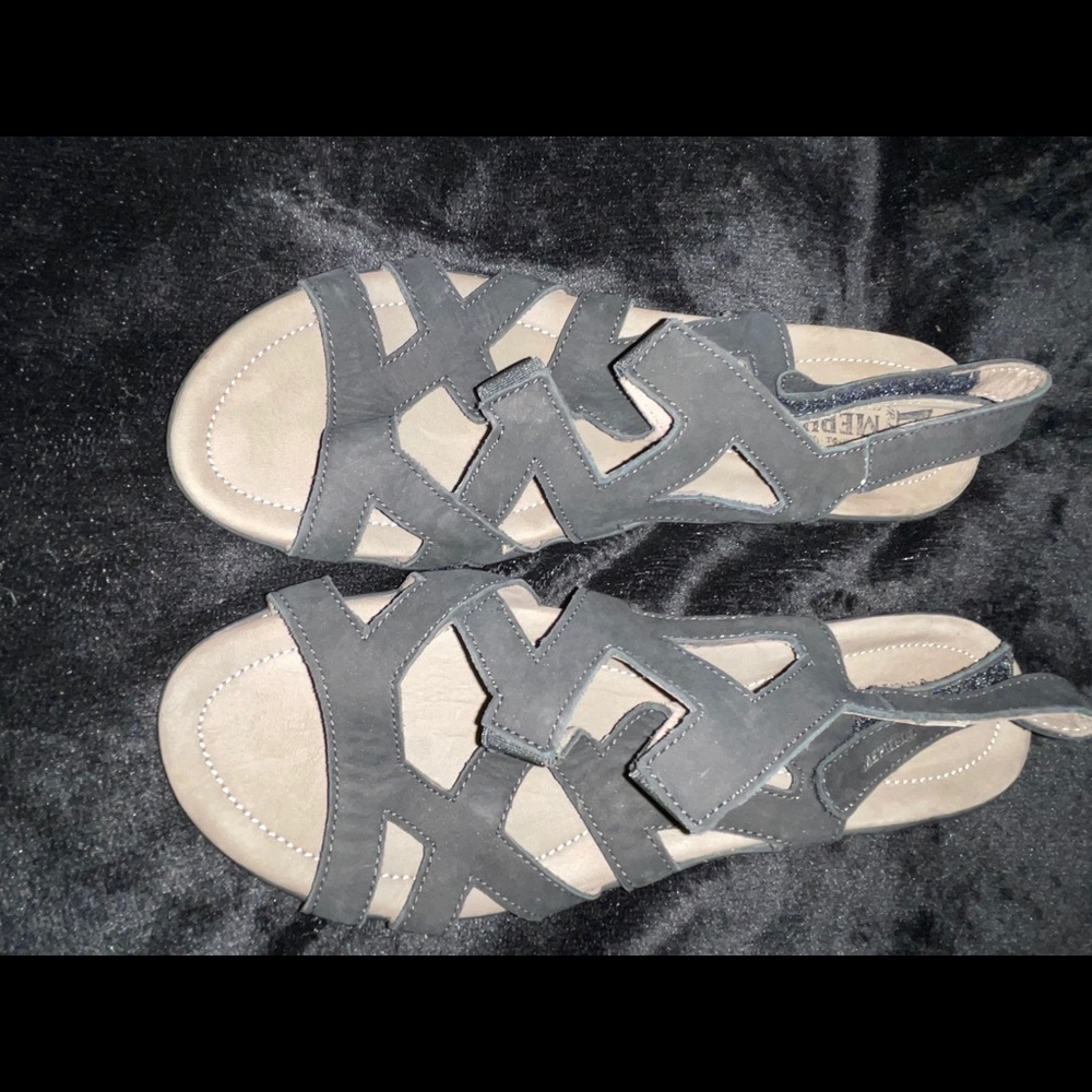 Mephisto Flat Sandals Size 7m Women’s Black